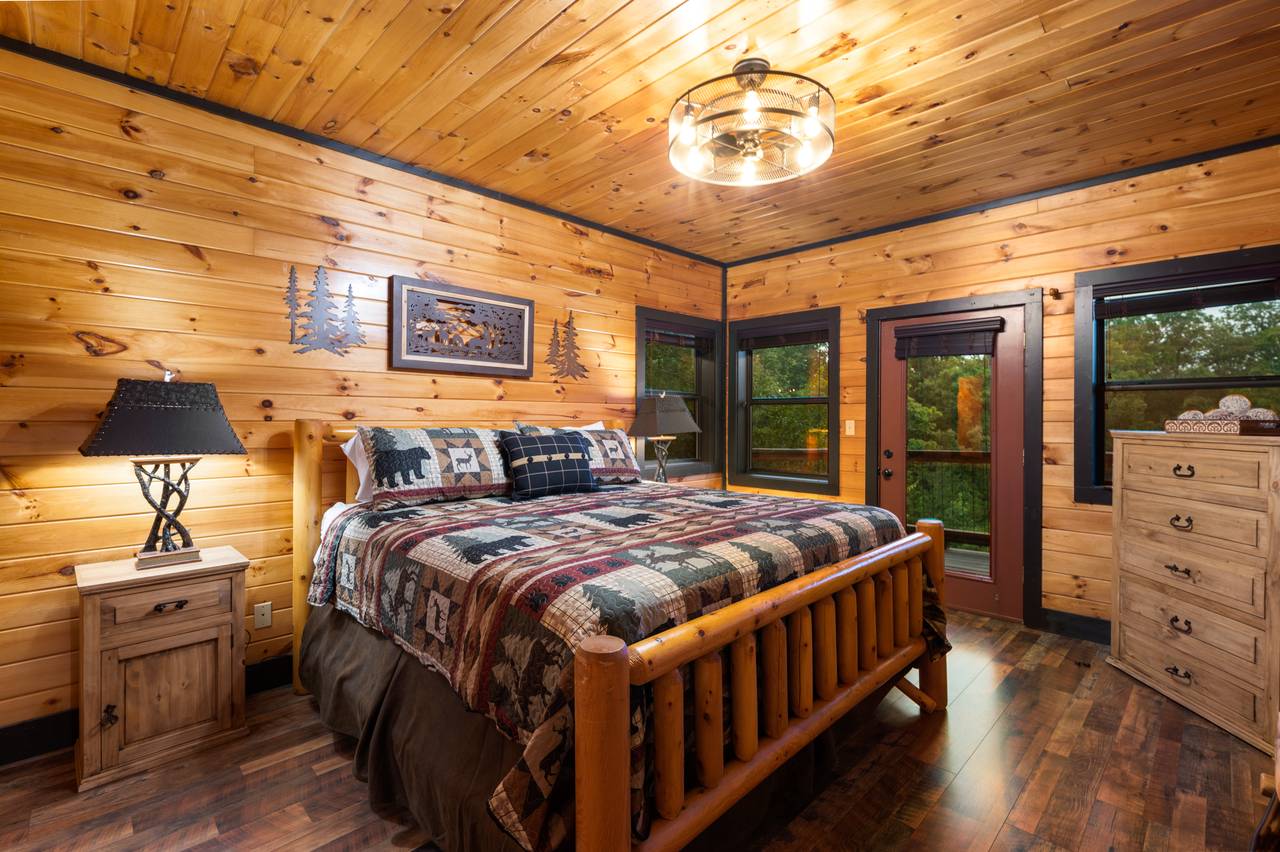 Bed 3: mid-level king w/TV, deck access, & ensuite full bath Bed 3: mid-level king w/TV, deck access, & ensuite full bath