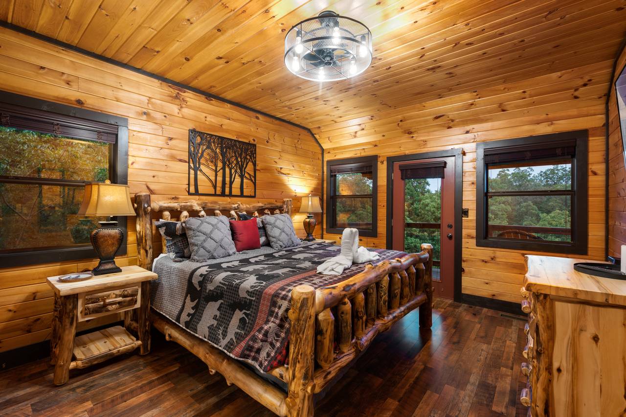 Bed 1: entry level king w/TV, deck access, & ensuite bath Bed 1: entry level king w/TV, deck access, & ensuite bath