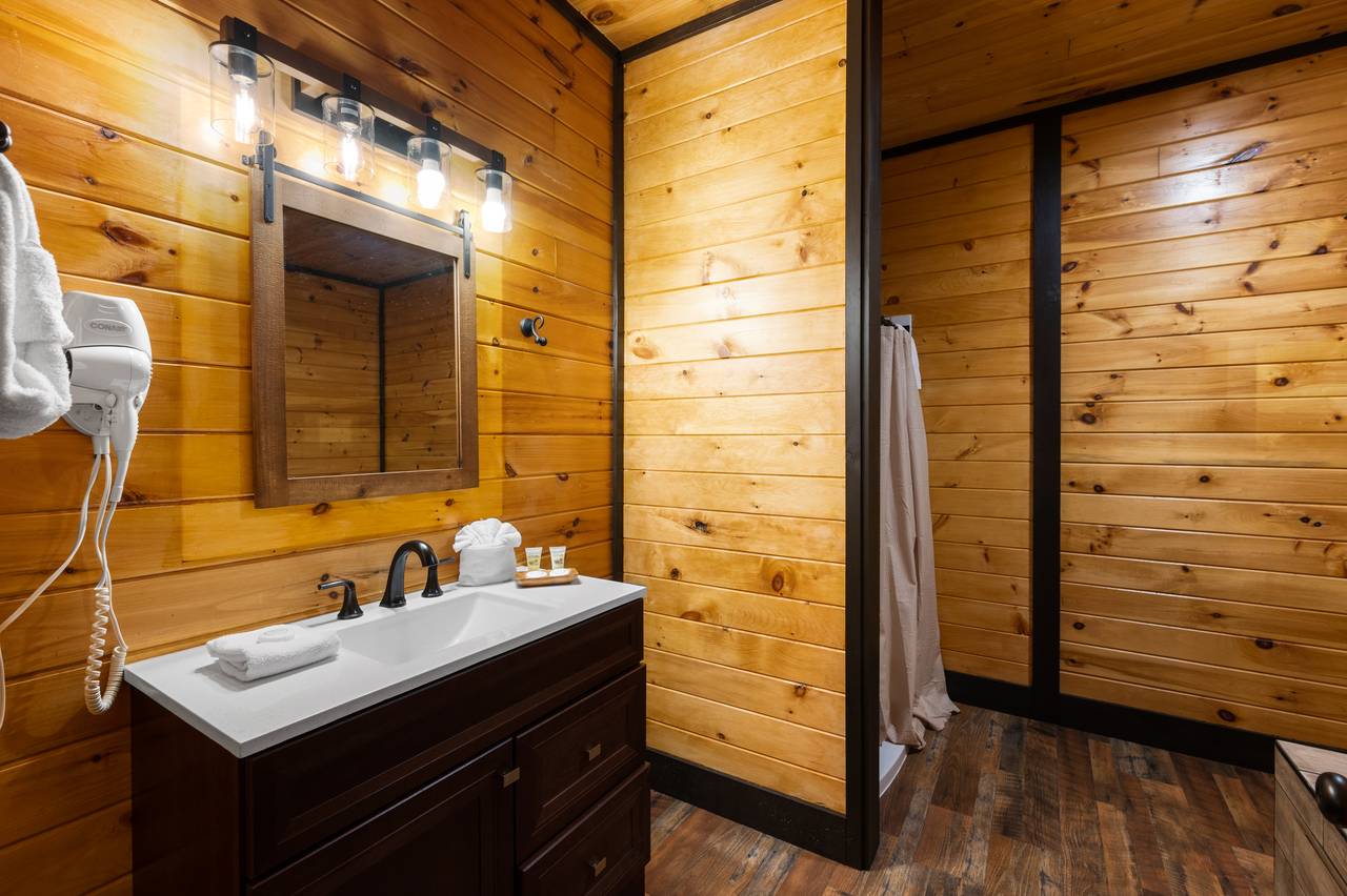 Bath 2:Lower level king bath w/standing shower & jacuzzi tub Bath 2:Lower level king bath w/standing shower & jacuzzi tub