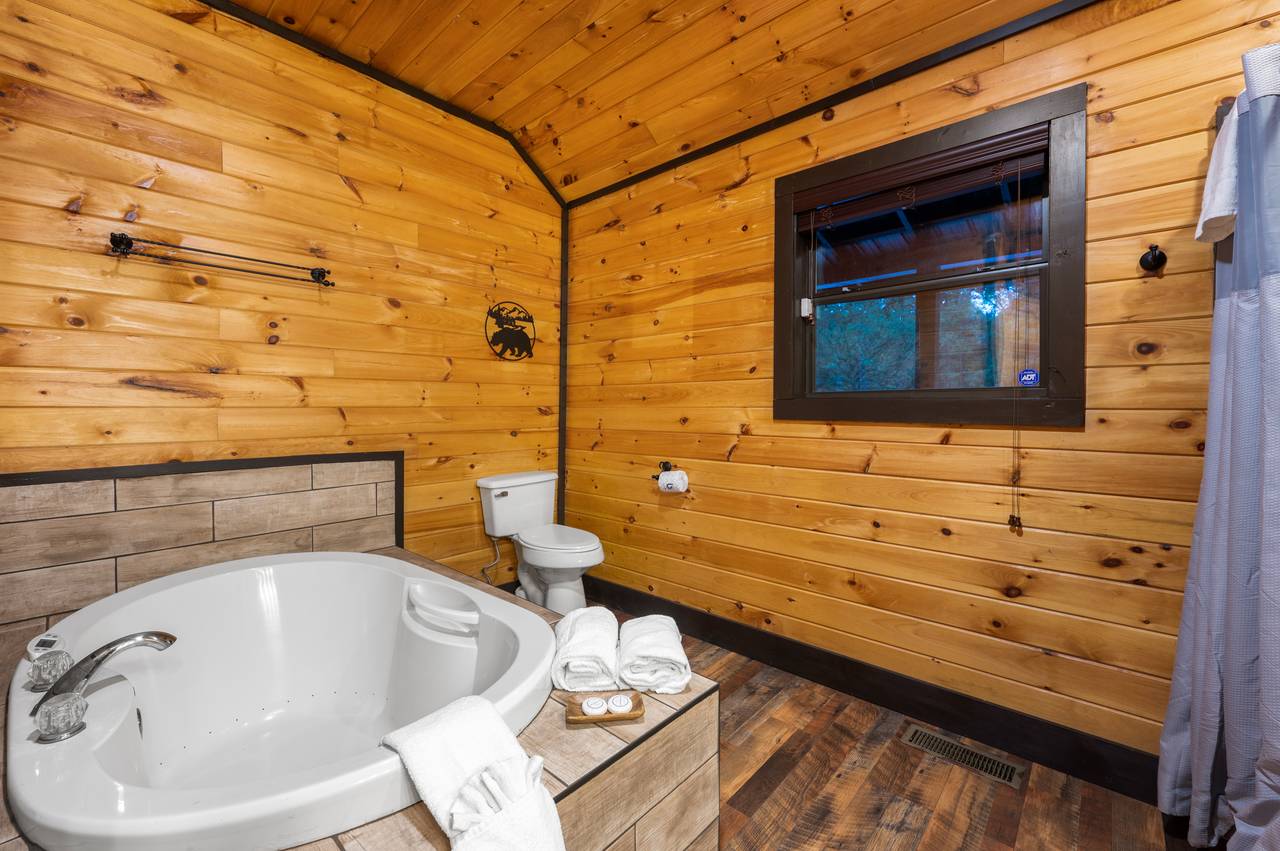 Bath 1:entry level king bath w/standing shower & jacuzzi tub Bath 1:entry level king bath w/standing shower & jacuzzi tub