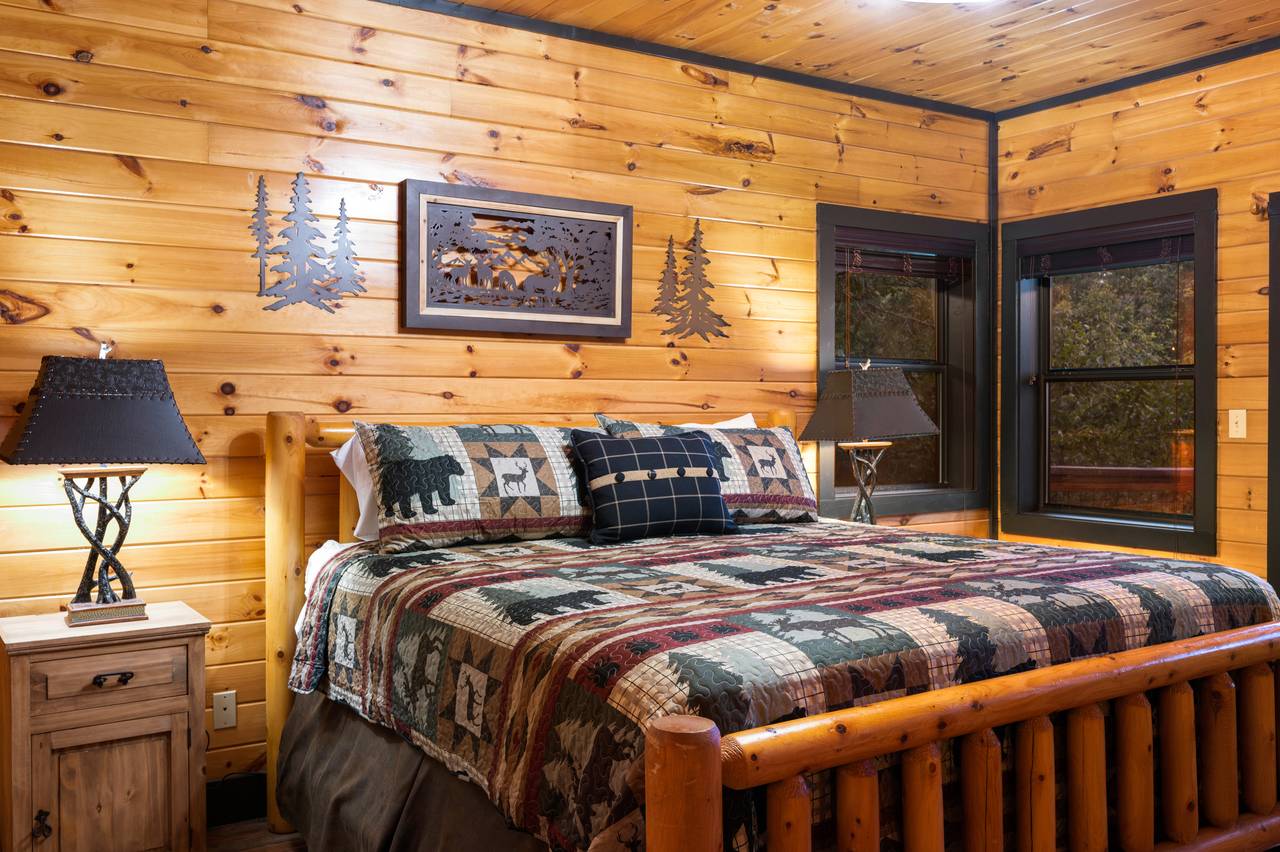 Bed 3: mid-level king w/TV, deck access, & ensuite full bath Bed 3: mid-level king w/TV, deck access, & ensuite full bath