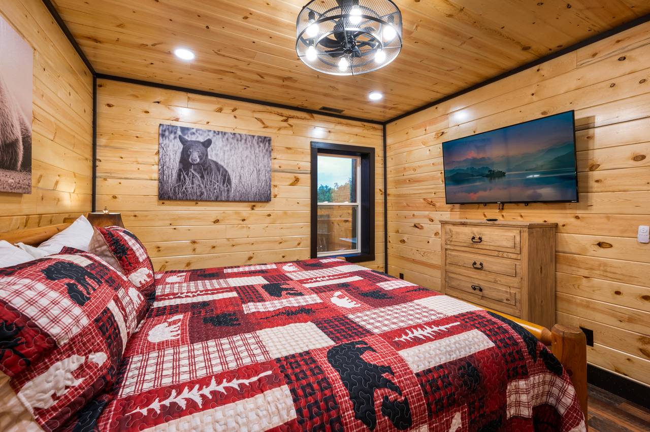 Bed 4: lower-level king w/TV Bed 4: lower-level king w/TV