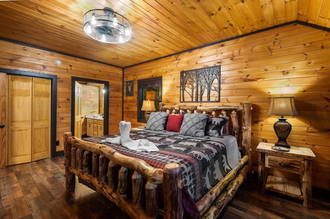 Bed 1: entry level king w/TV, deck access, & ensuite bath Bed 1: entry level king w/TV, deck access, & ensuite bath