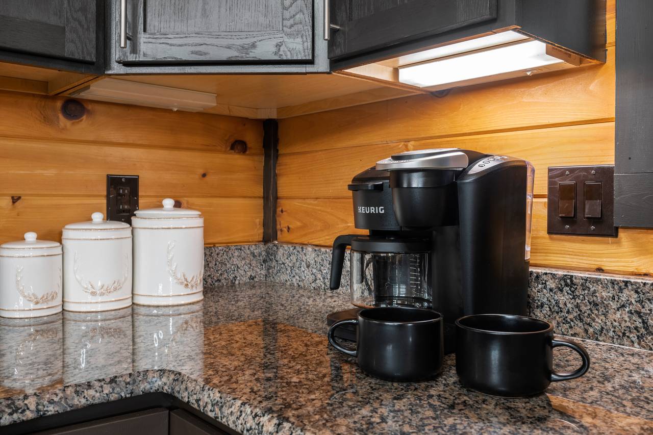 Fully equipped kitchen: cook/dinner/bake/silver-ware provided Fully equipped kitchen: cook/dinner/bake/silver-ware provided
