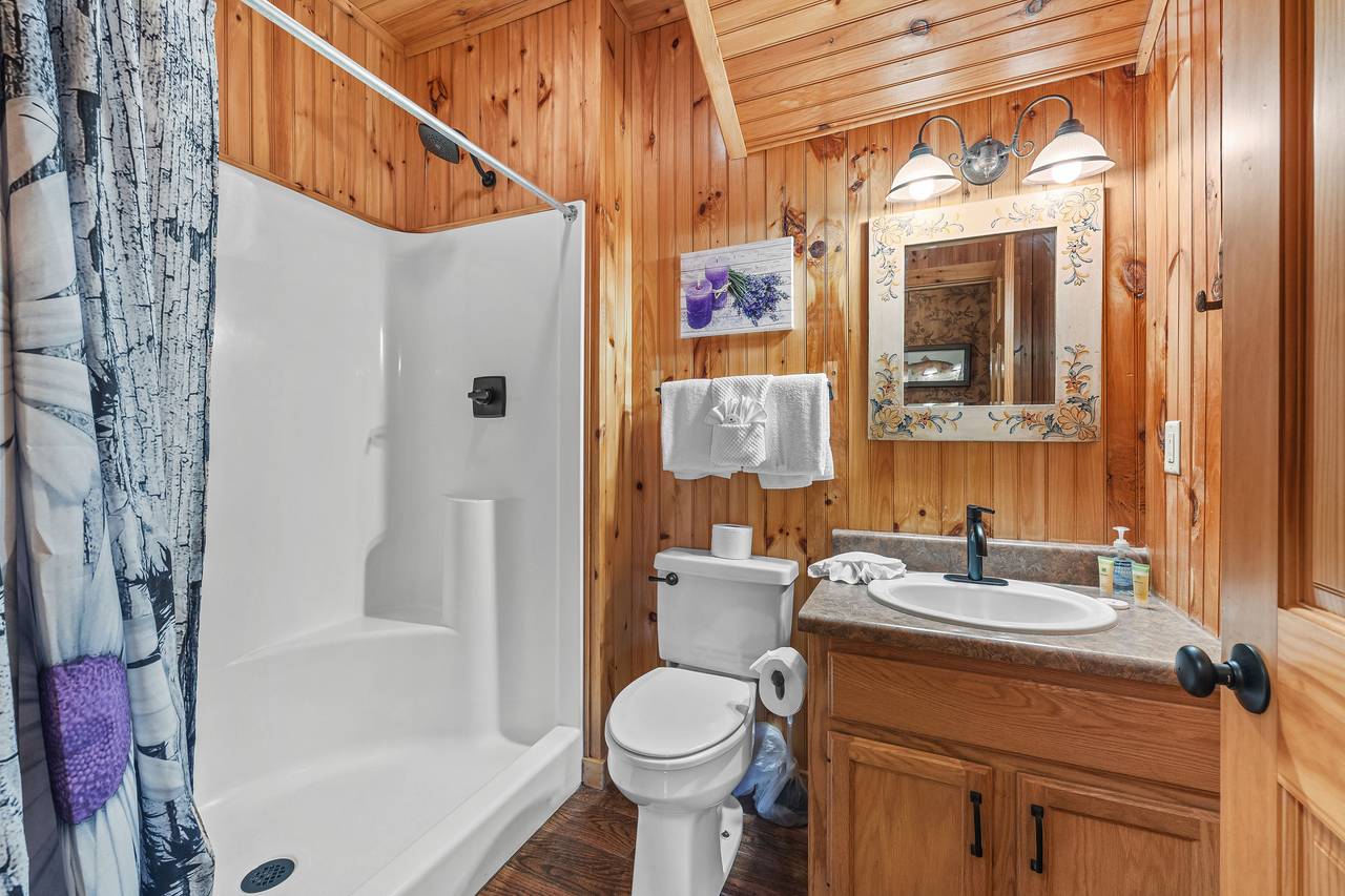 <span class="name">Lower level ensuite full bath with standing shower</span> <span class="name">Lower level ensuite full bath with standing shower</span>