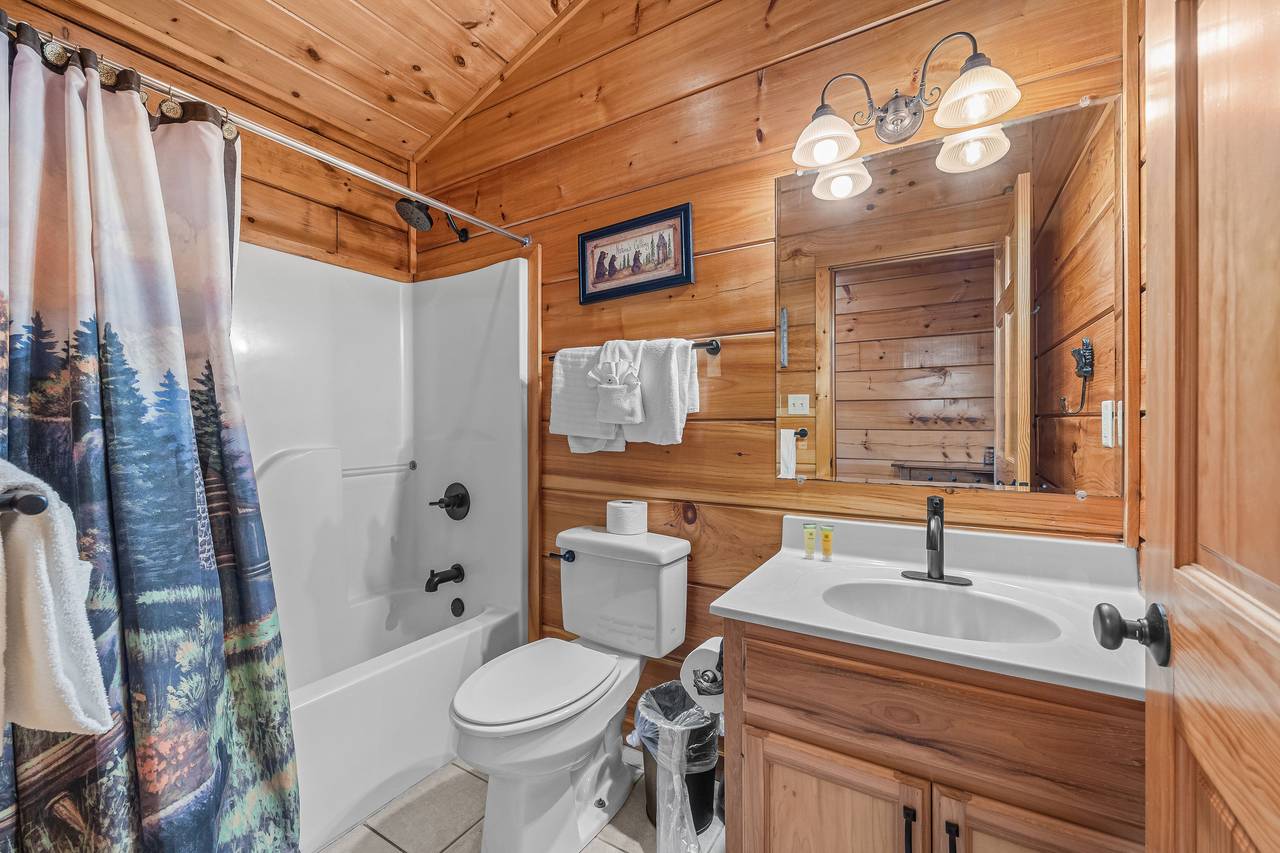 <span class="name">Entry level King with TV, ensuite full bathroom and jacuzzi tub</span> <span class="name">Entry level King with TV, ensuite full bathroom and jacuzzi tub</span>