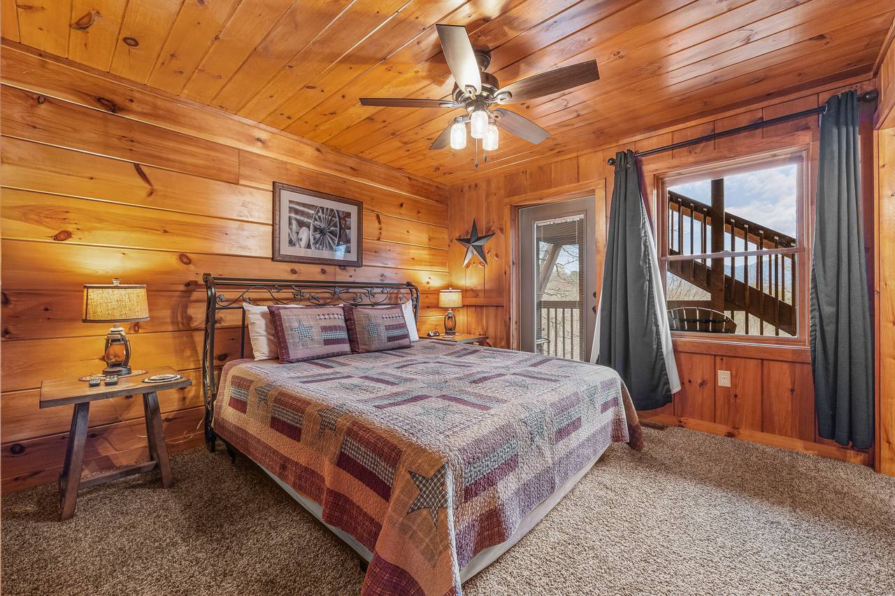 <span class="name">Mid-level king bed with TV and full Jack and Jill bathroom</span> <span class="name">Mid-level king bed with TV and full Jack and Jill bathroom</span>