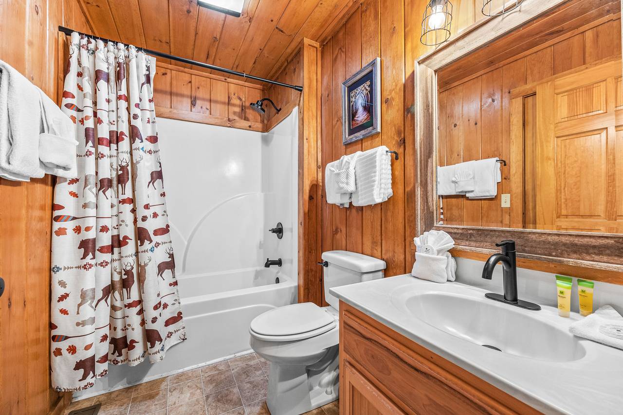 <span class="name">Mid-level full bathroom</span> <span class="name">Mid-level full bathroom</span>