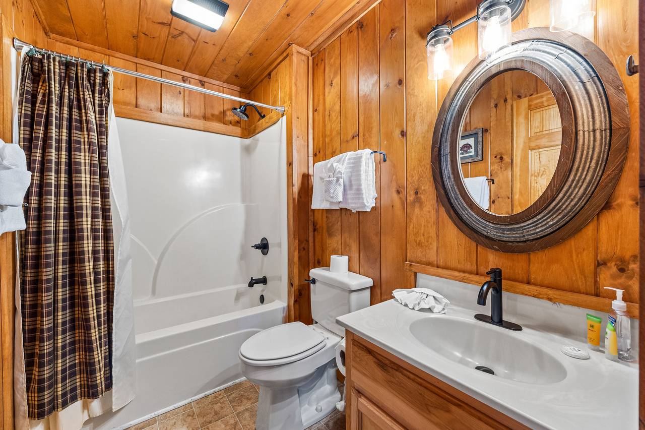 <span class="name">Mid-level full bathroom</span> <span class="name">Mid-level full bathroom</span>