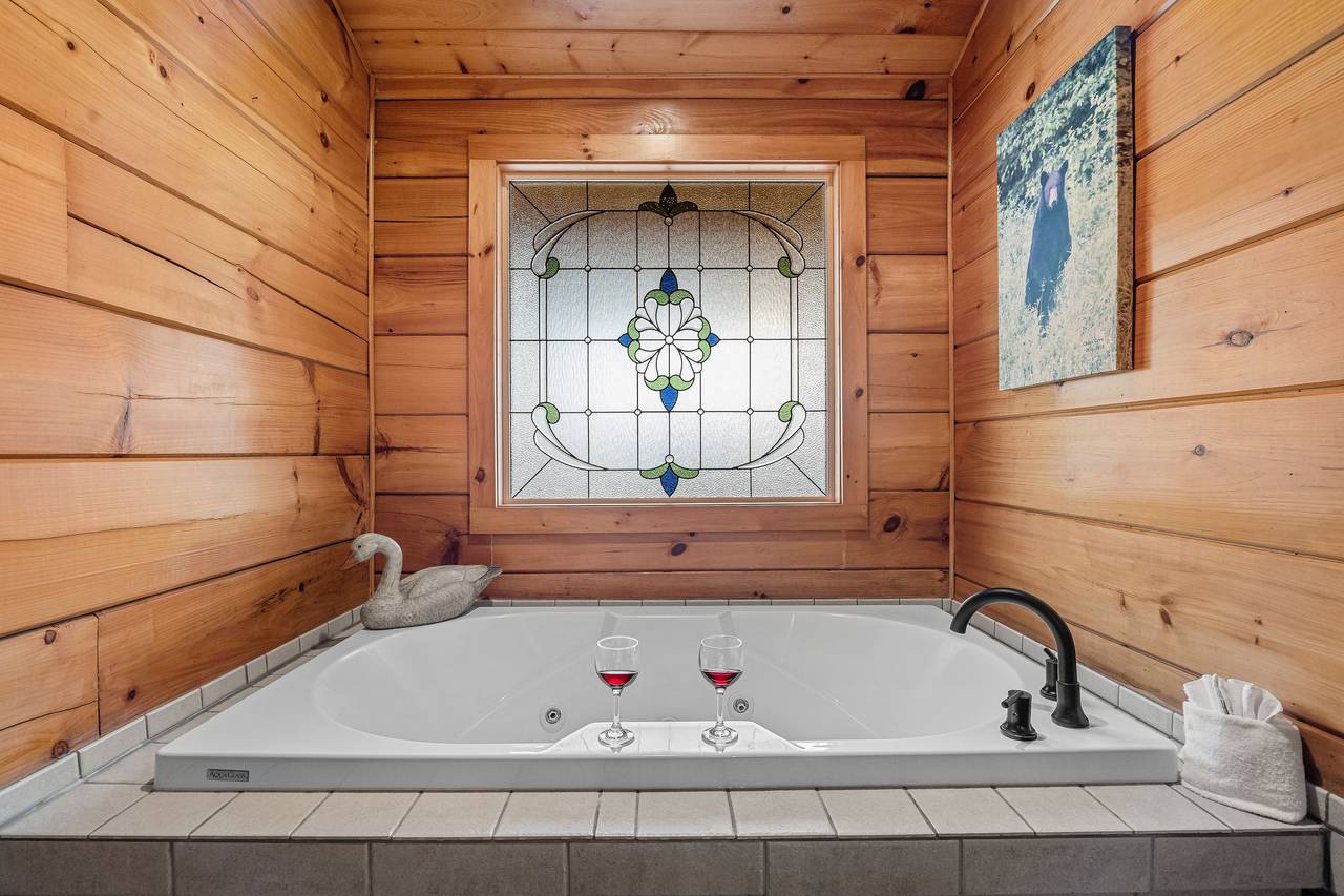 <span class="name">Entry level King with TV, ensuite full bathroom and jacuzzi tub</span> <span class="name">Entry level King with TV, ensuite full bathroom and jacuzzi tub</span>