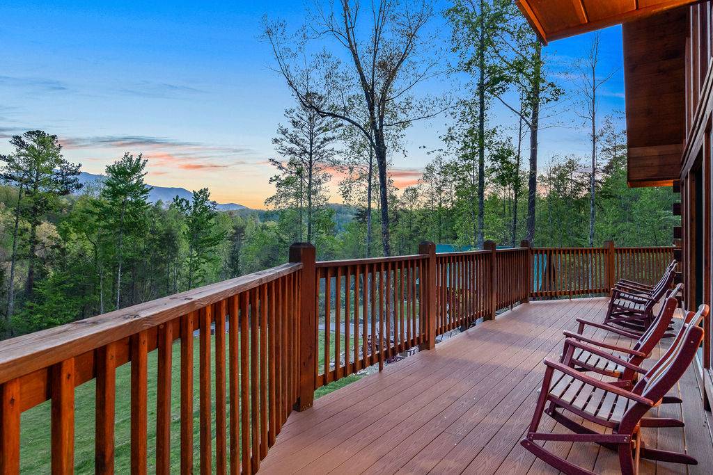 Outdoor seating with views of beautiful Great Smoky Mountains! Outdoor seating with views of beautiful Great Smoky Mountains!