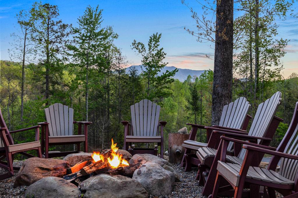 Private outdoor wood firepit with views of the Smoky Mountains! Private outdoor wood firepit with views of the Smoky Mountains!