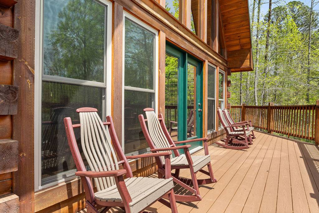 Outdoor seating with views of beautiful Great Smoky Mountains! Outdoor seating with views of beautiful Great Smoky Mountains!