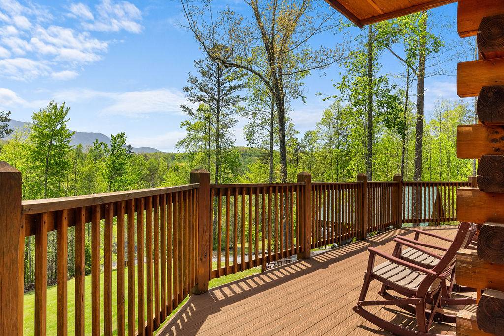 Outdoor seating with views of beautiful Great Smoky Mountains! Outdoor seating with views of beautiful Great Smoky Mountains!