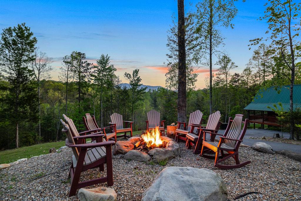 Private outdoor wood firepit with views of the Smoky Mountains! Private outdoor wood firepit with views of the Smoky Mountains!