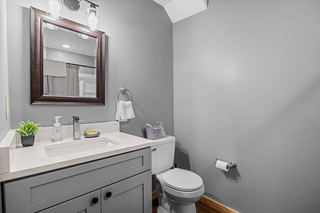 King ensuite full bathroom with tub/shower combo