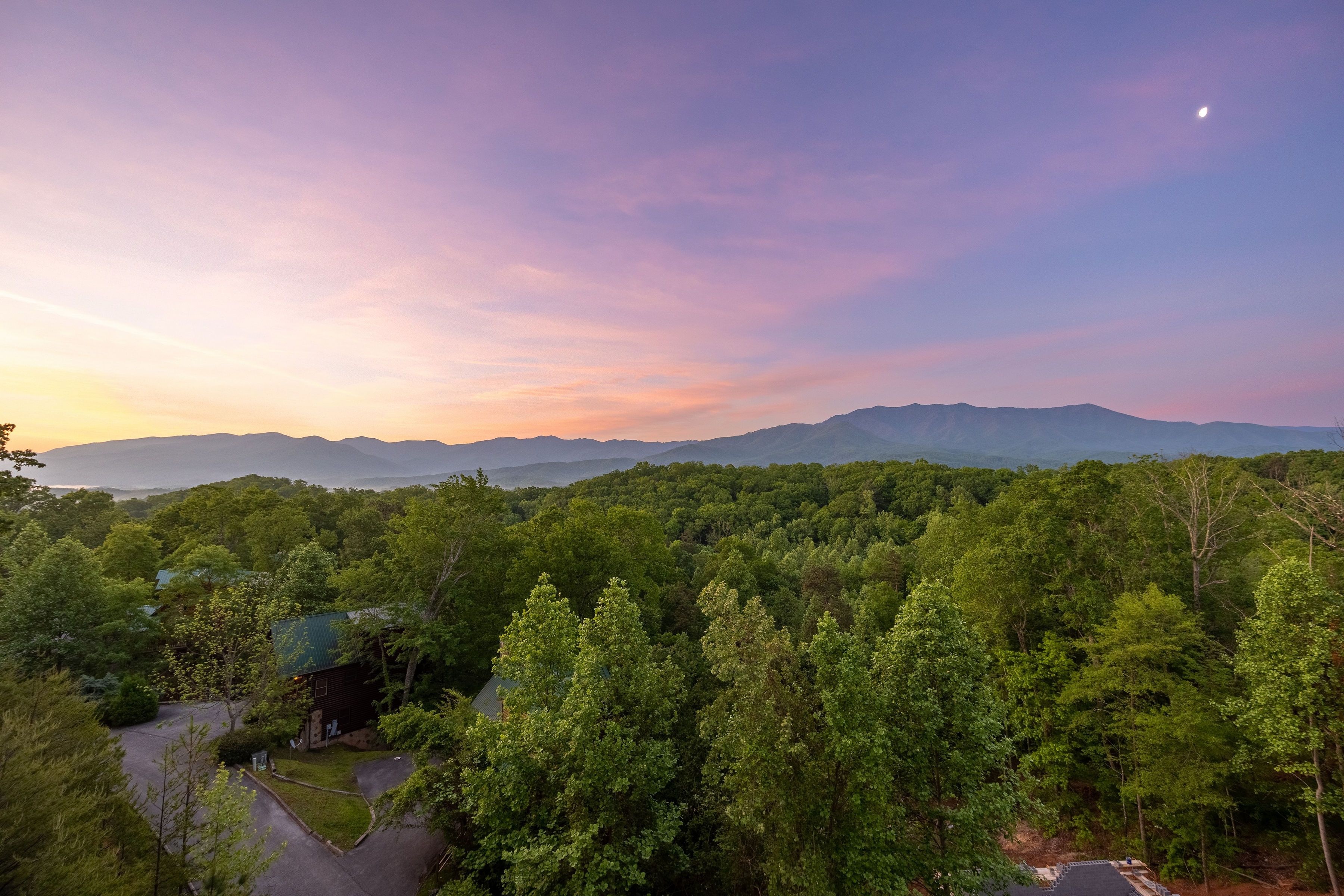 Unobstructed panoramic views of the Smoky Mountains