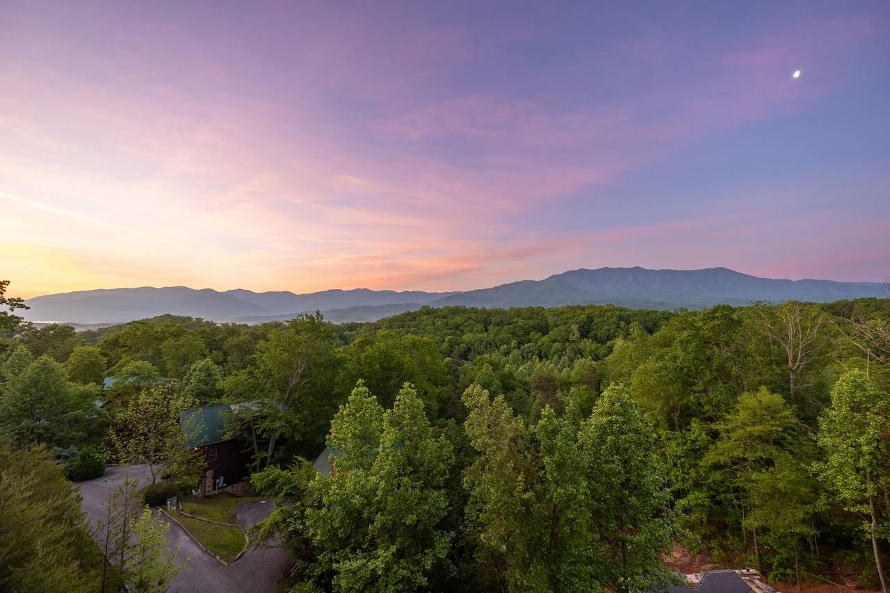 Unobstructed panoramic views of the Smoky Mountains Unobstructed panoramic views of the Smoky Mountains