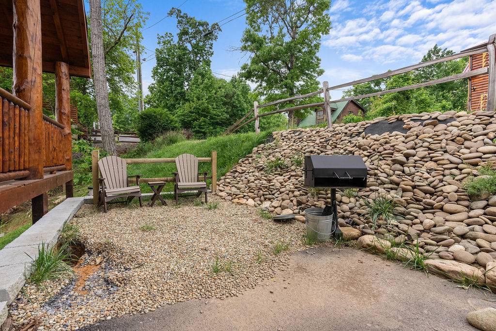 outdoor charcoal grill