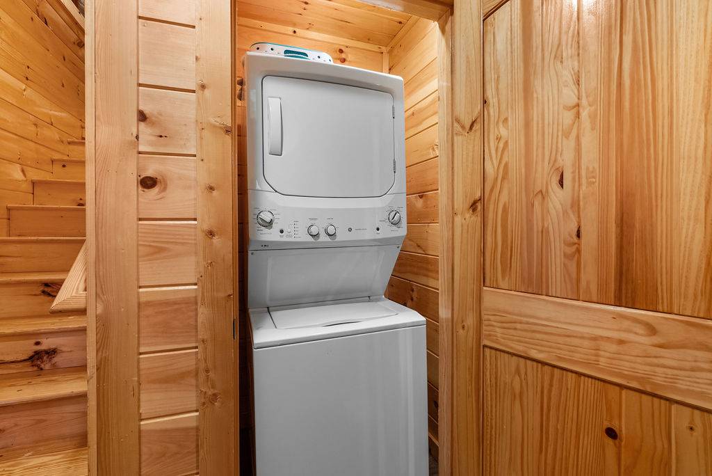 Free stackable washing machine and dryer