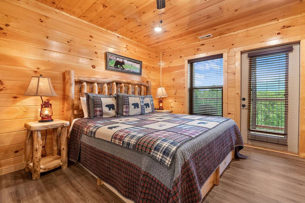 Lower level king bedroom w/2 futons, TV, & ensuite bath