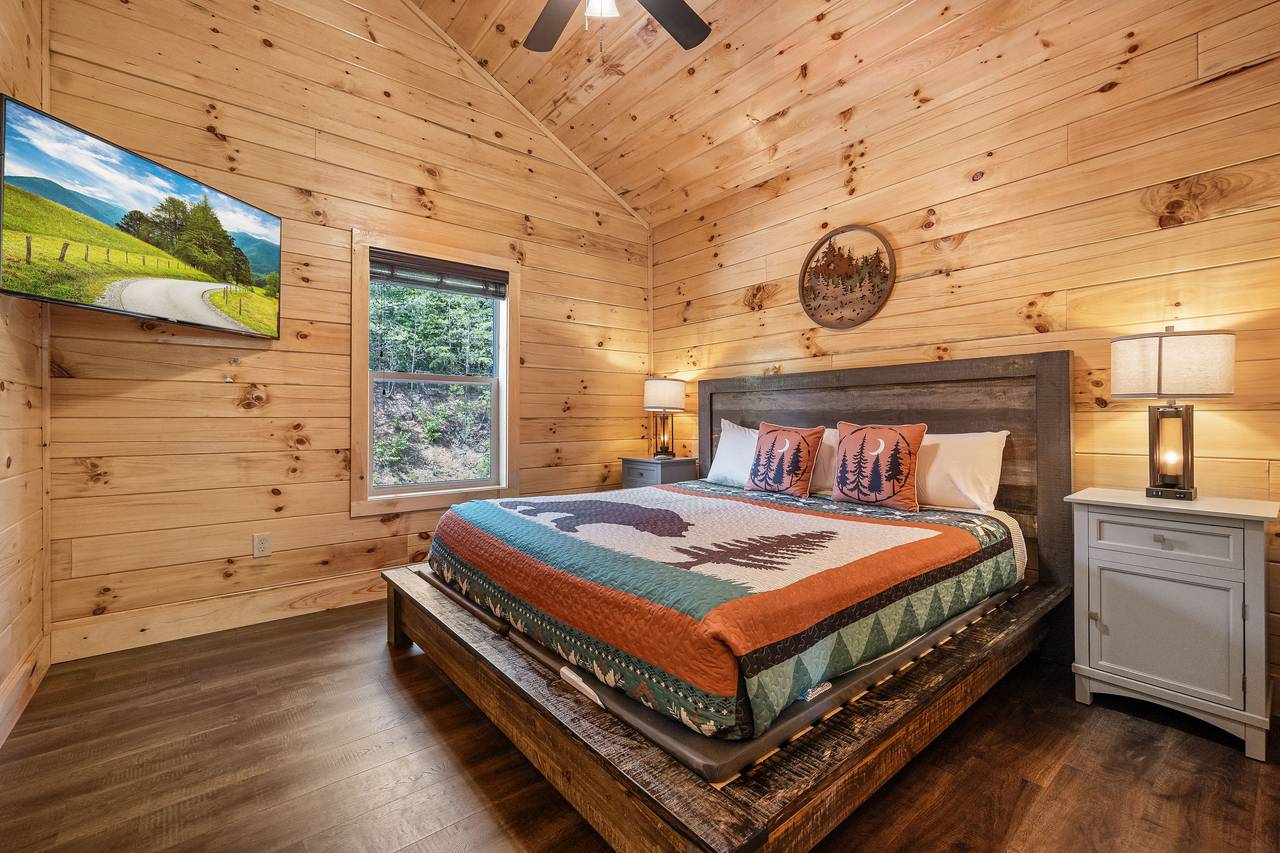 Entry level king bedroom with ensuite full bath and TV! Entry level king bedroom with ensuite full bath and TV!