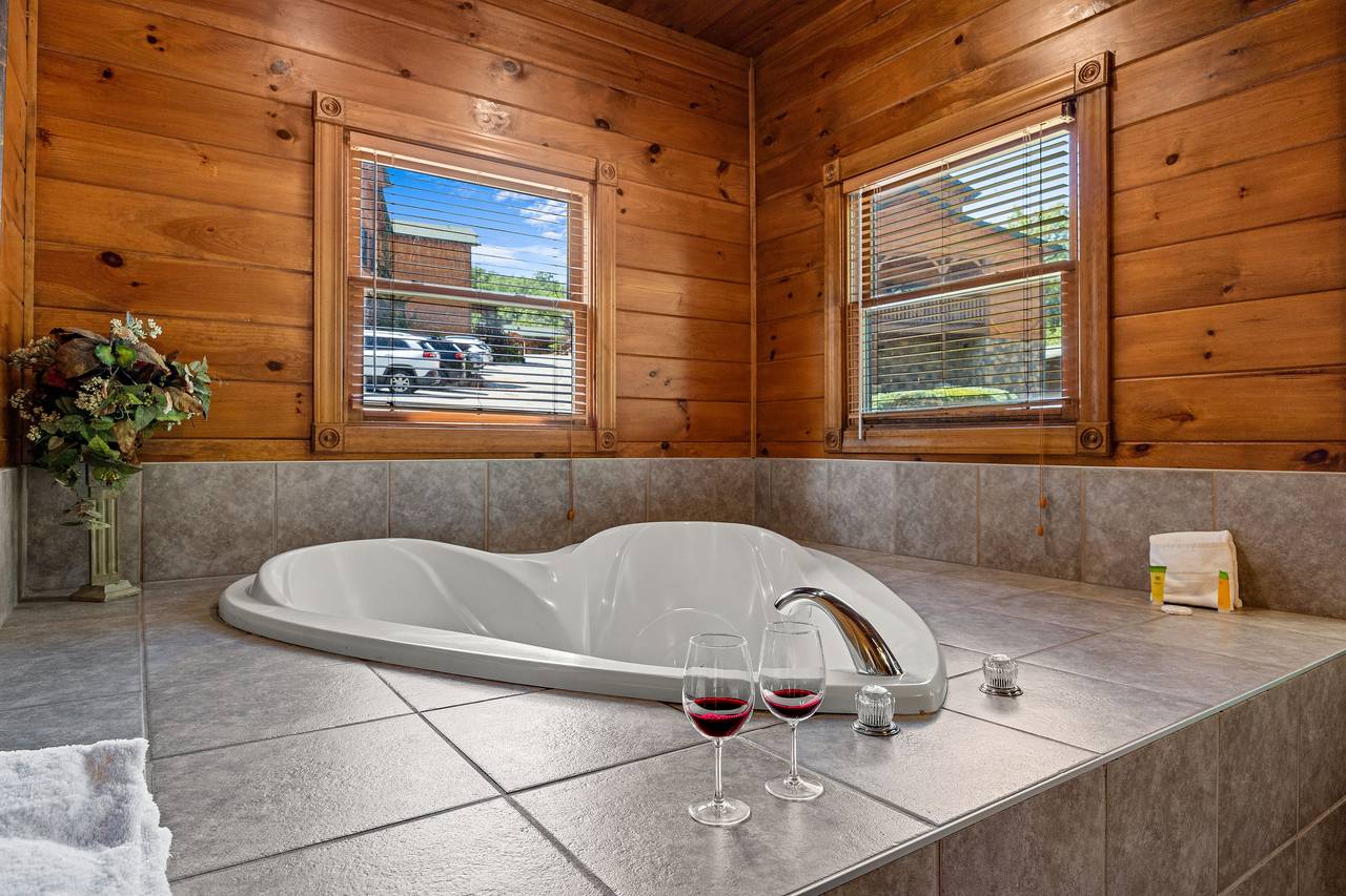 Heart shaped jacuzzi tub Heart shaped jacuzzi tub