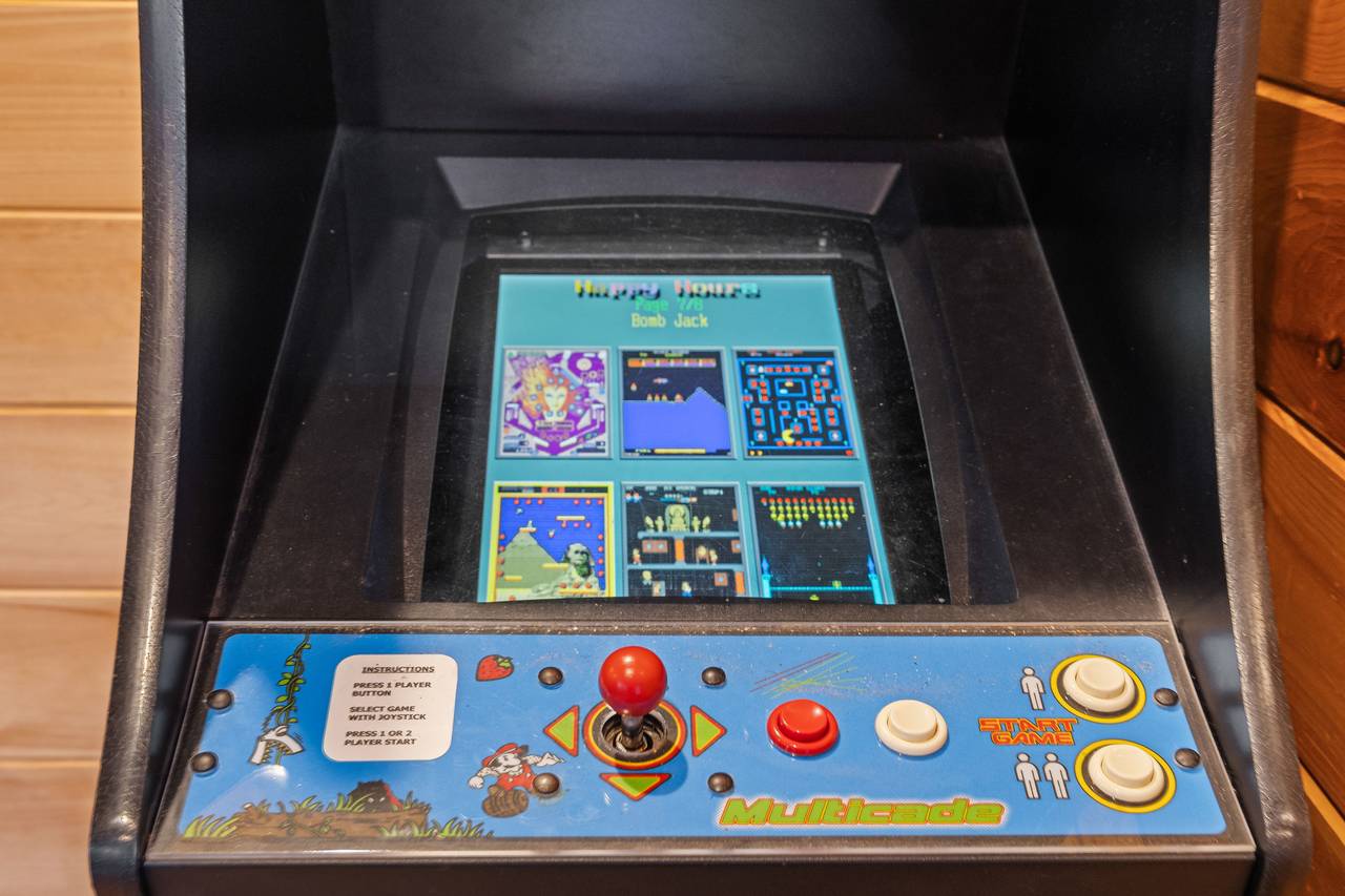 Gameroom: pool table, air hockey, pinball, & multi-cade Gameroom: pool table, air hockey, pinball, & multi-cade