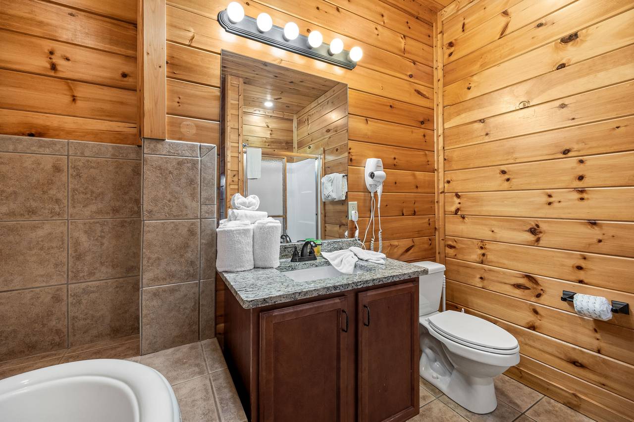 Lower level ensuite full bath w/ shower Lower level ensuite full bath w/ shower