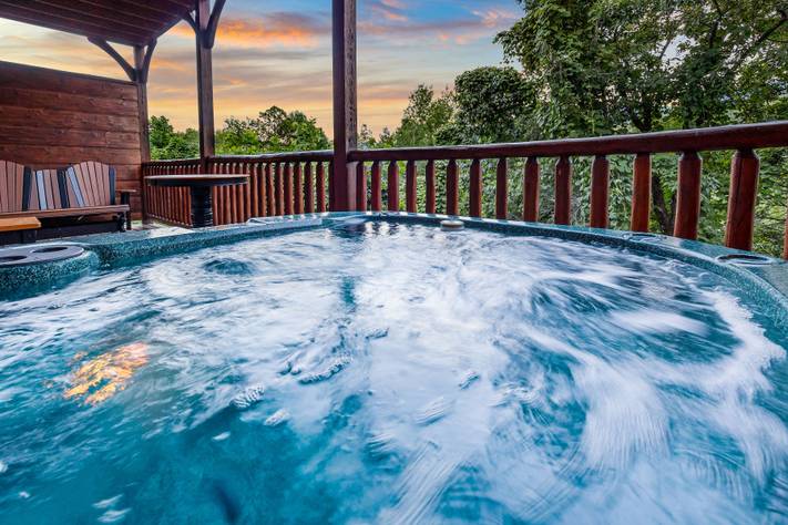 Private outdoor hot tub! Private outdoor hot tub!