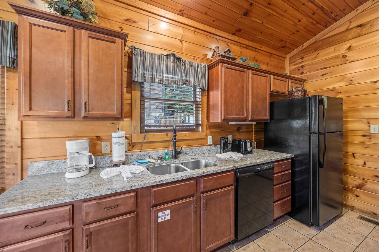 Fully equipped kitchen: bake/dinner/silver/cook-ware provided Fully equipped kitchen: bake/dinner/silver/cook-ware provided