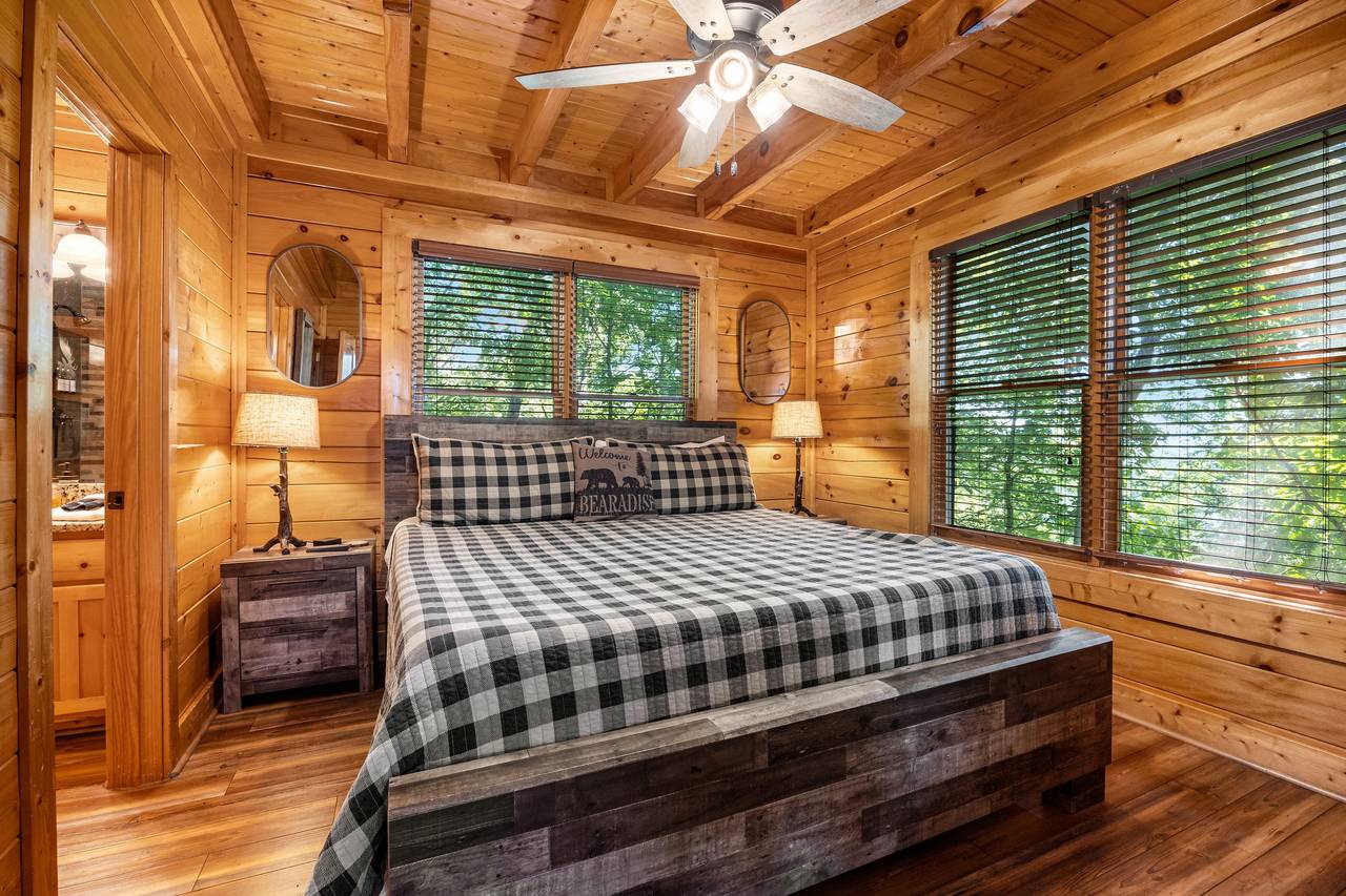 Entry level king, ensuite full bath, & TV Entry level king, ensuite full bath, & TV