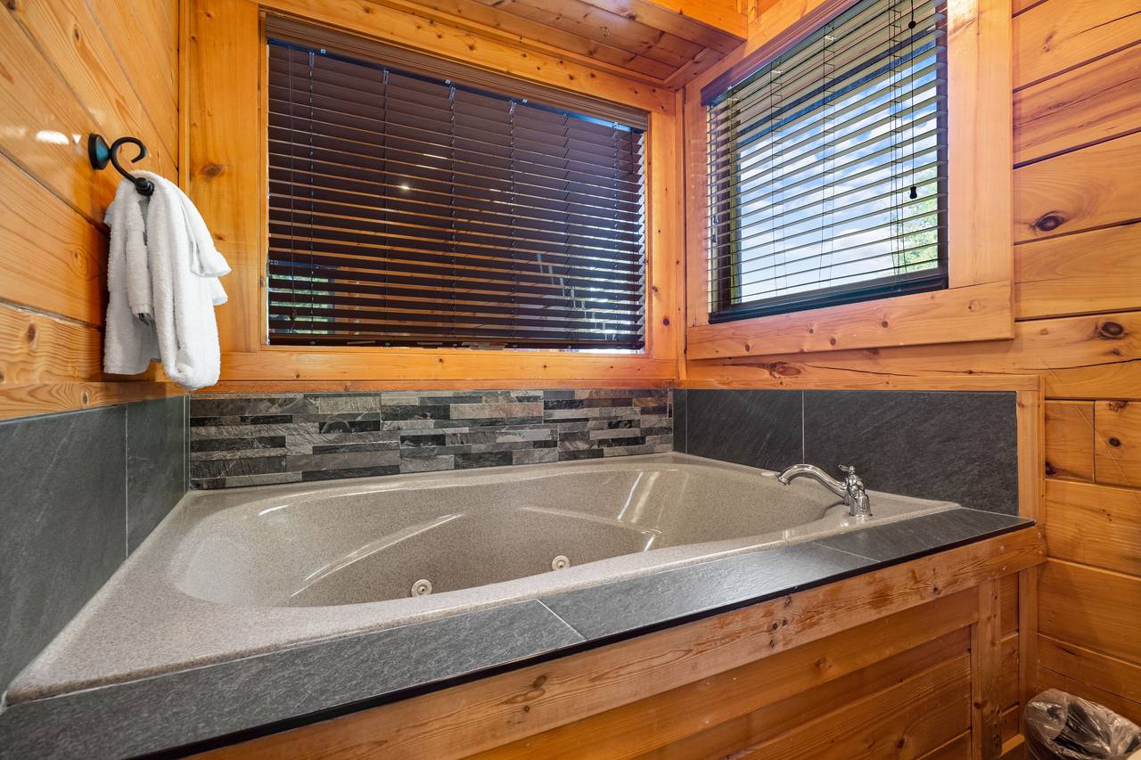 Upper level king bedroom with ensuite full bath, TV, & jacuzzi Upper level king bedroom with ensuite full bath, TV, & jacuzzi