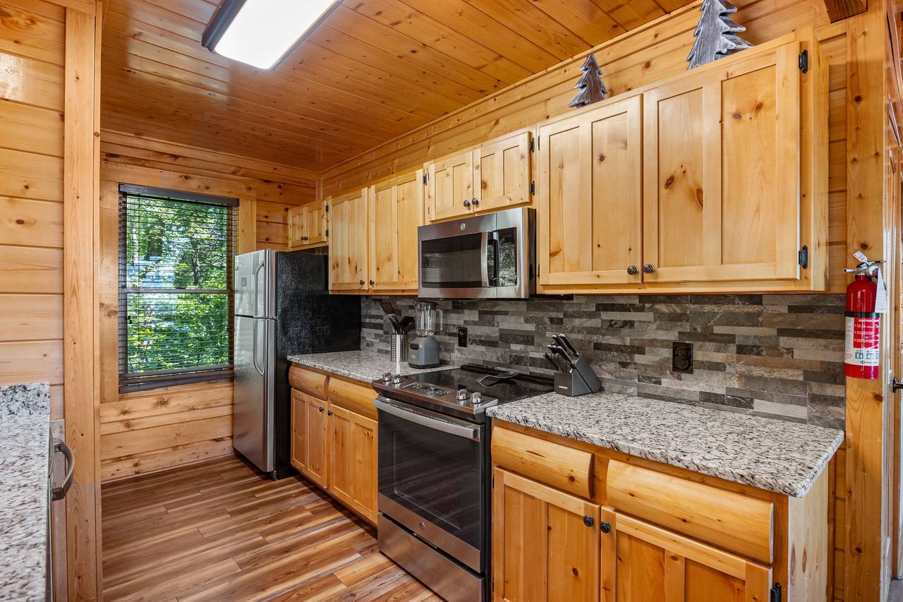 Fully equipped kitchen: dinner/silver/bake/cook-ware provided Fully equipped kitchen: dinner/silver/bake/cook-ware provided