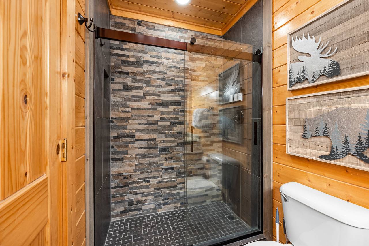 Entry level ensuite full bath with standing shower Entry level ensuite full bath with standing shower