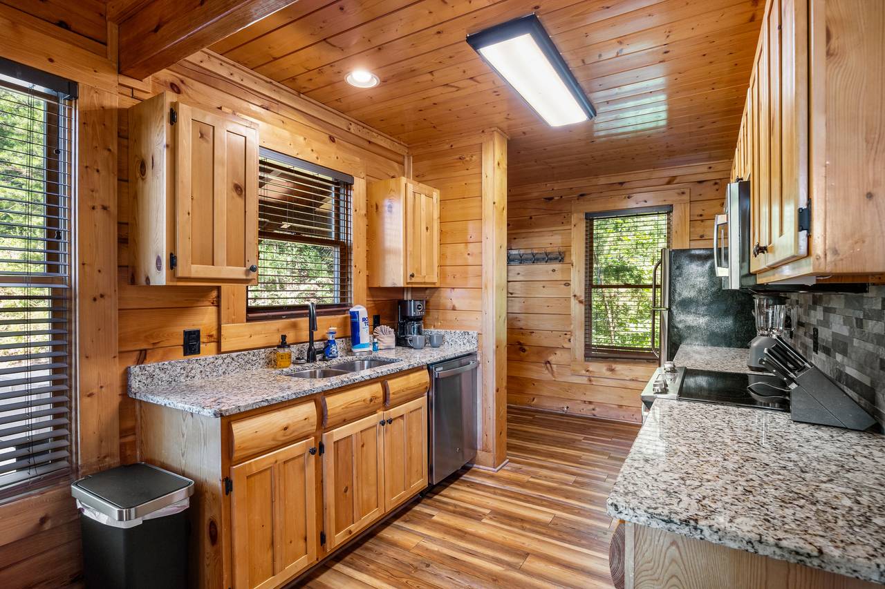 Fully equipped kitchen: dinner/silver/bake/cook-ware provided Fully equipped kitchen: dinner/silver/bake/cook-ware provided