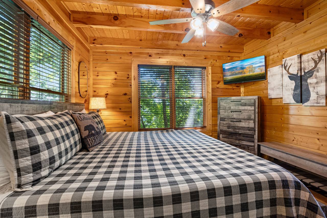 Entry level king, ensuite full bath, & TV Entry level king, ensuite full bath, & TV