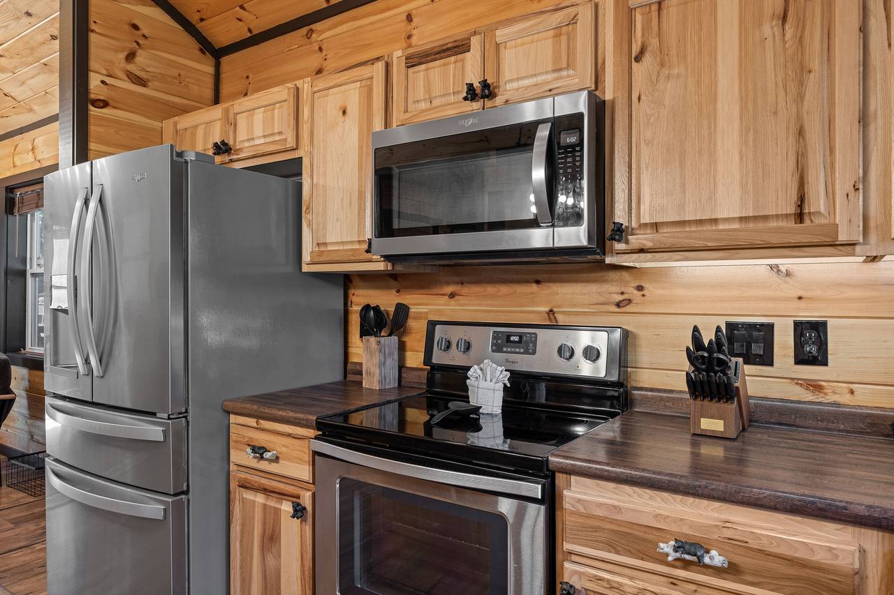 Fully equipped kitchen: cook/bake/dinner/silver-ware provided Fully equipped kitchen: cook/bake/dinner/silver-ware provided
