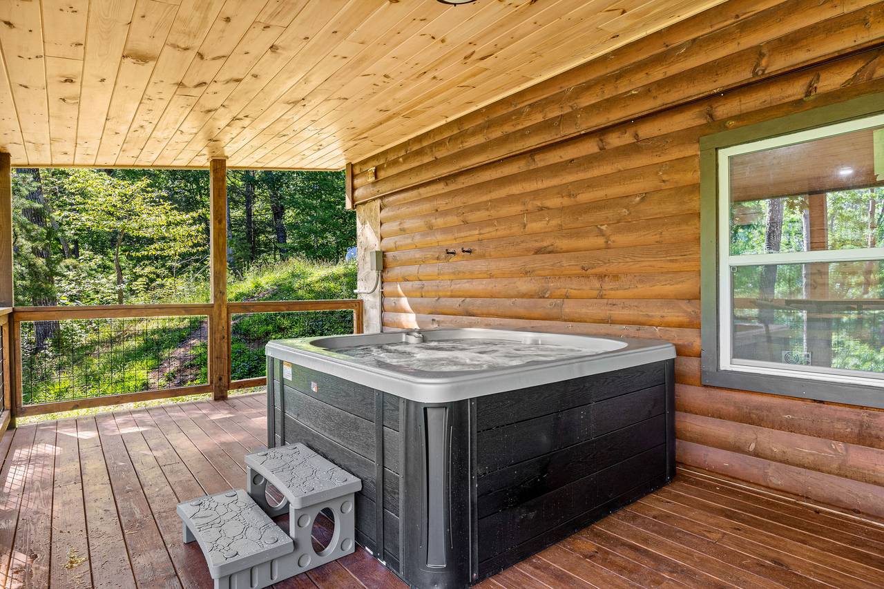 Private outdoor hot tub! Private outdoor hot tub!