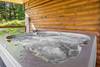 Private outdoor hot tub! Private outdoor hot tub!