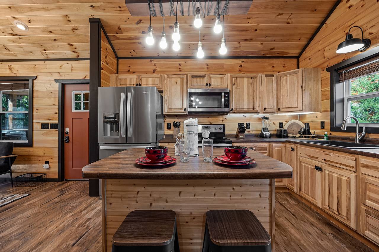 Fully equipped kitchen: cook/bake/dinner/silver-ware provided Fully equipped kitchen: cook/bake/dinner/silver-ware provided