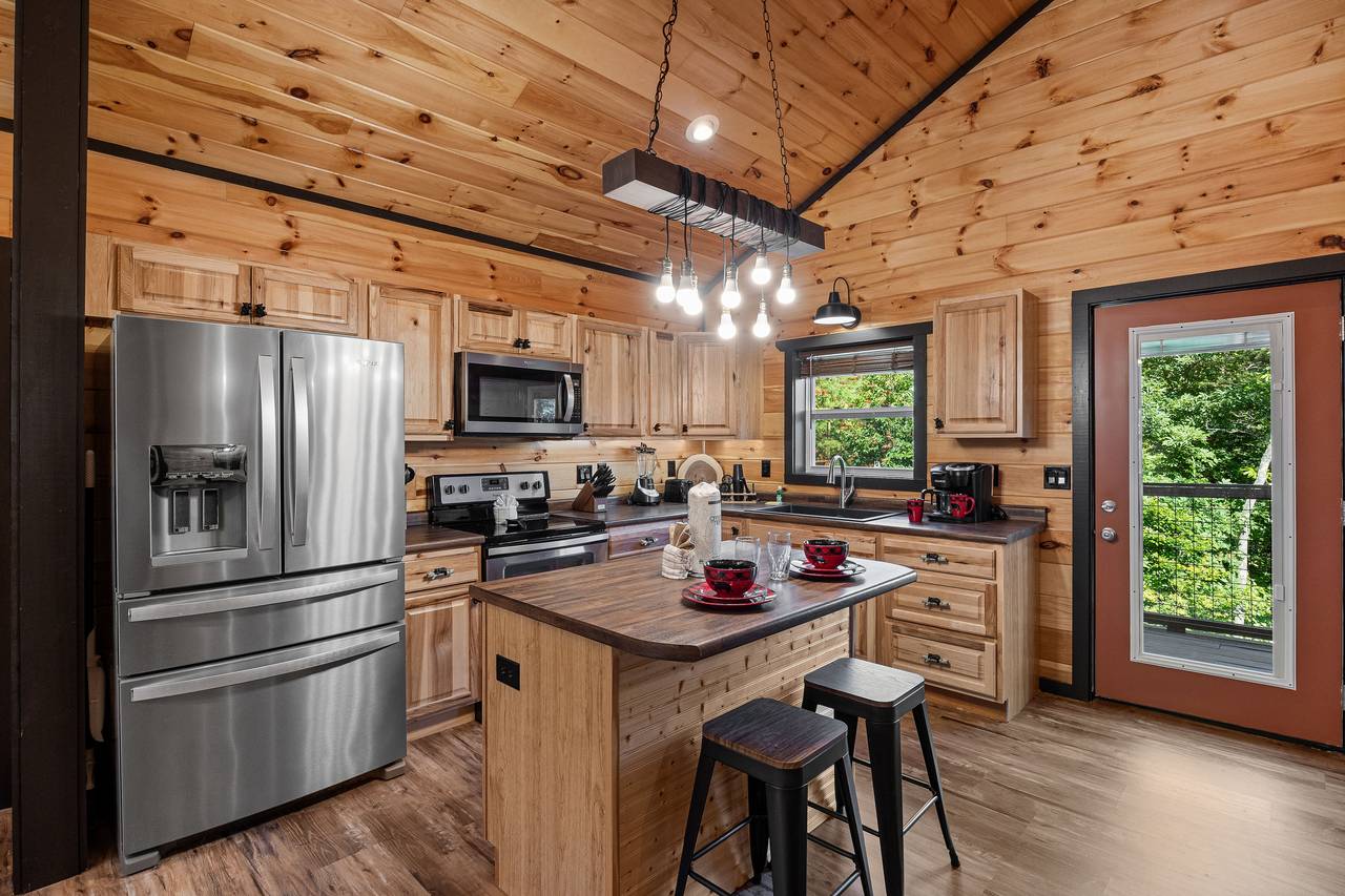 Fully equipped kitchen: cook/bake/dinner/silver-ware provided Fully equipped kitchen: cook/bake/dinner/silver-ware provided