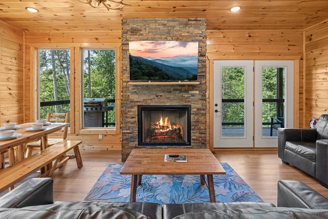 Living room with gas fireplace, TV, and comfy seating! Living room with gas fireplace, TV, and comfy seating!
