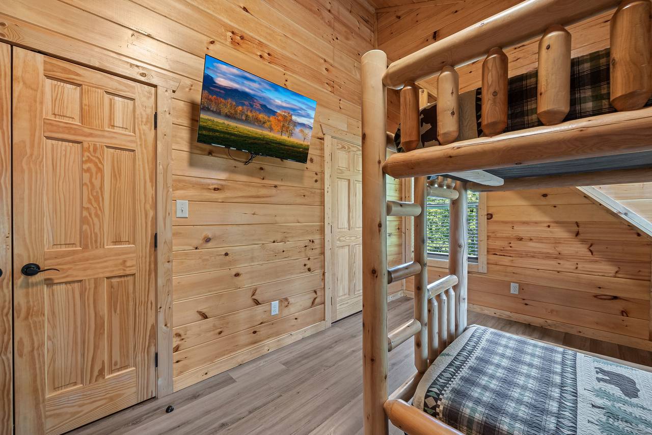 2 twin over twin bunk beds with tv and shared ensuite full bath 2 twin over twin bunk beds with tv and shared ensuite full bath