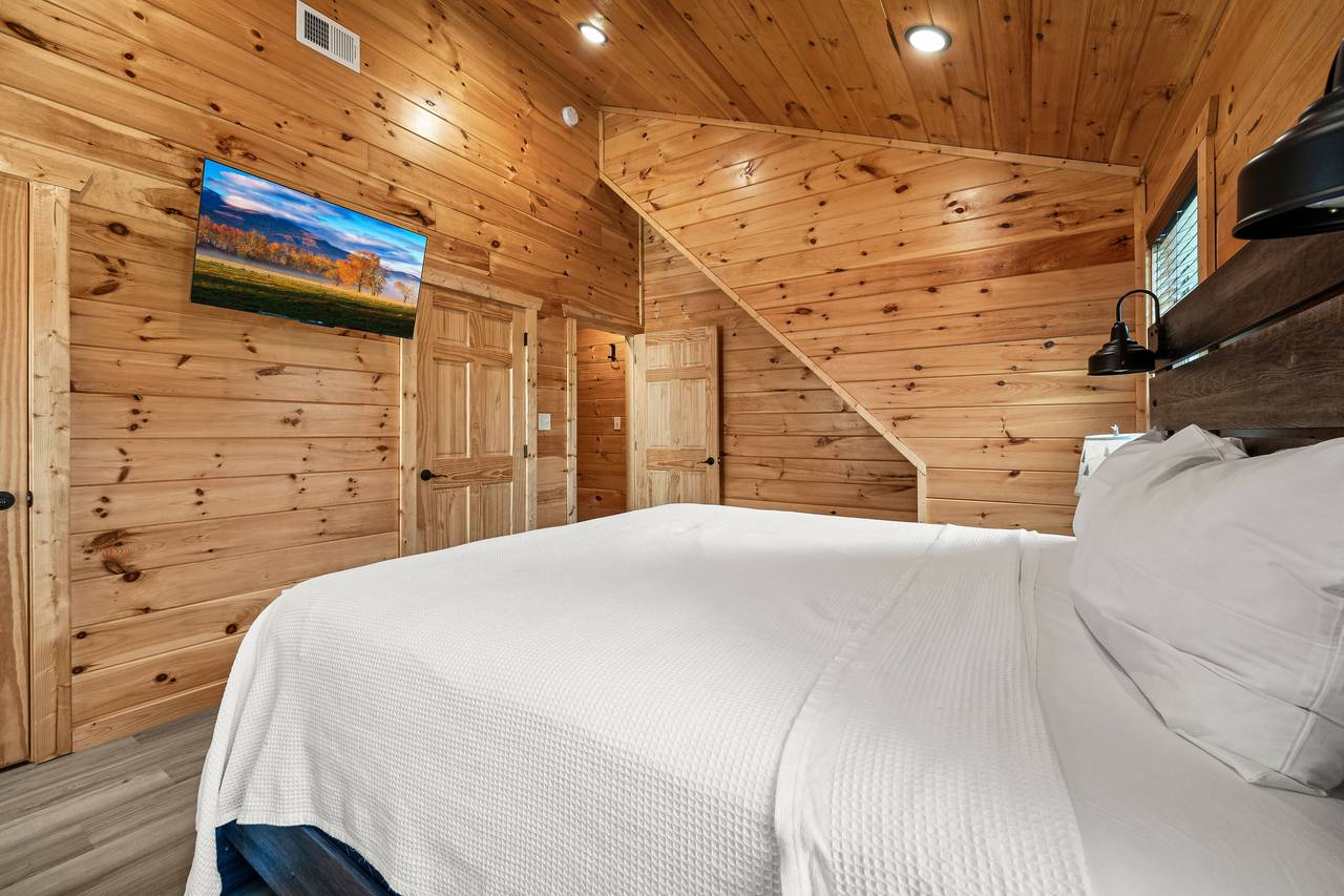 2nd upper level king with TV and shared ensuite full bath 2nd upper level king with TV and shared ensuite full bath