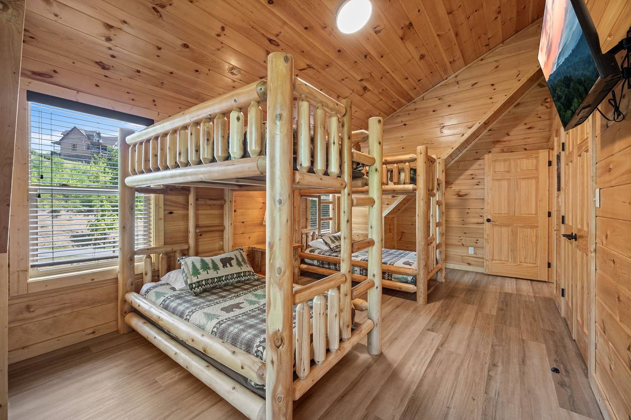 2 twin over twin bunk beds with tv and shared ensuite full bath 2 twin over twin bunk beds with tv and shared ensuite full bath