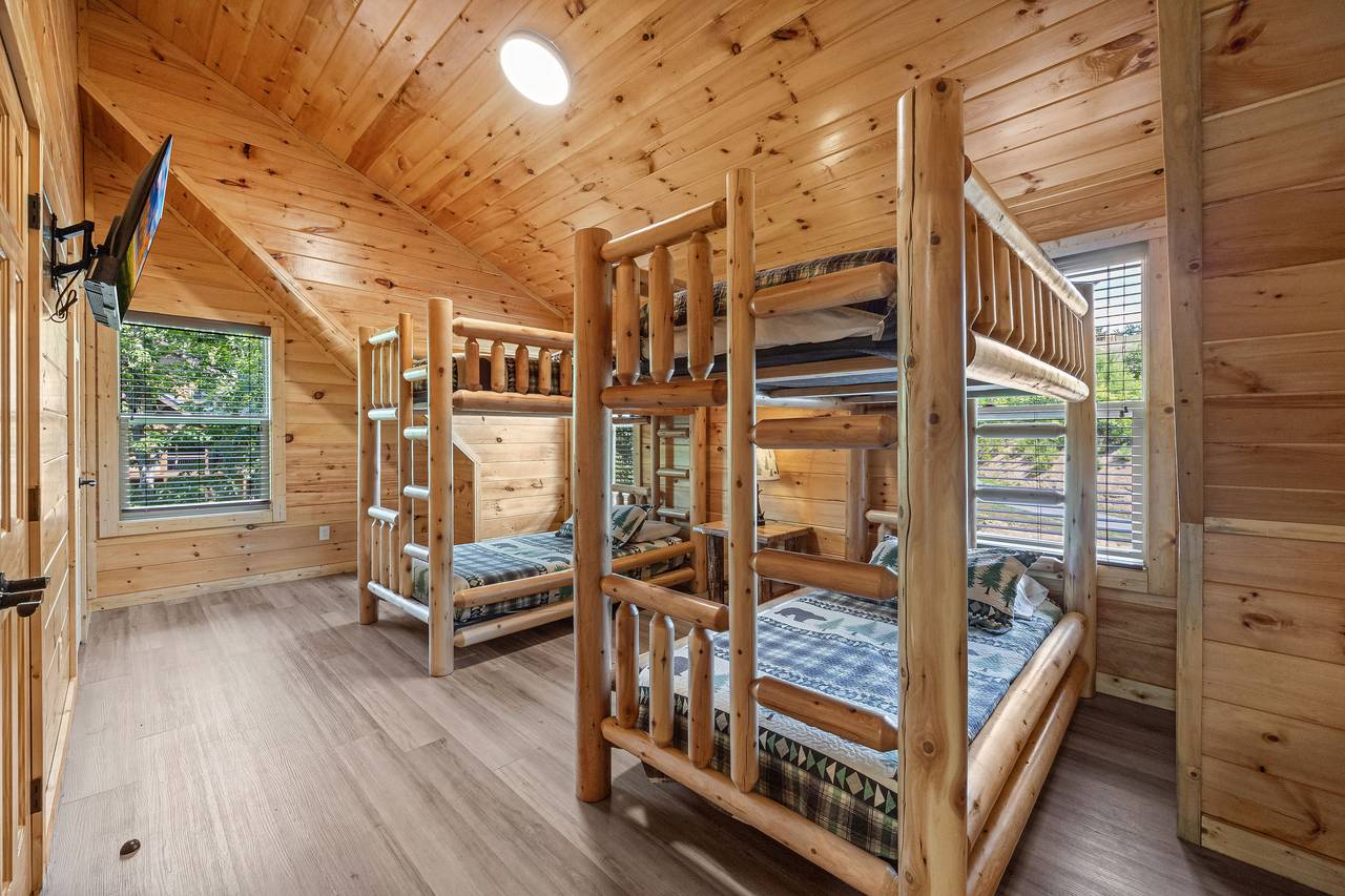 2 twin over twin bunk beds with tv and shared ensuite full bath 2 twin over twin bunk beds with tv and shared ensuite full bath