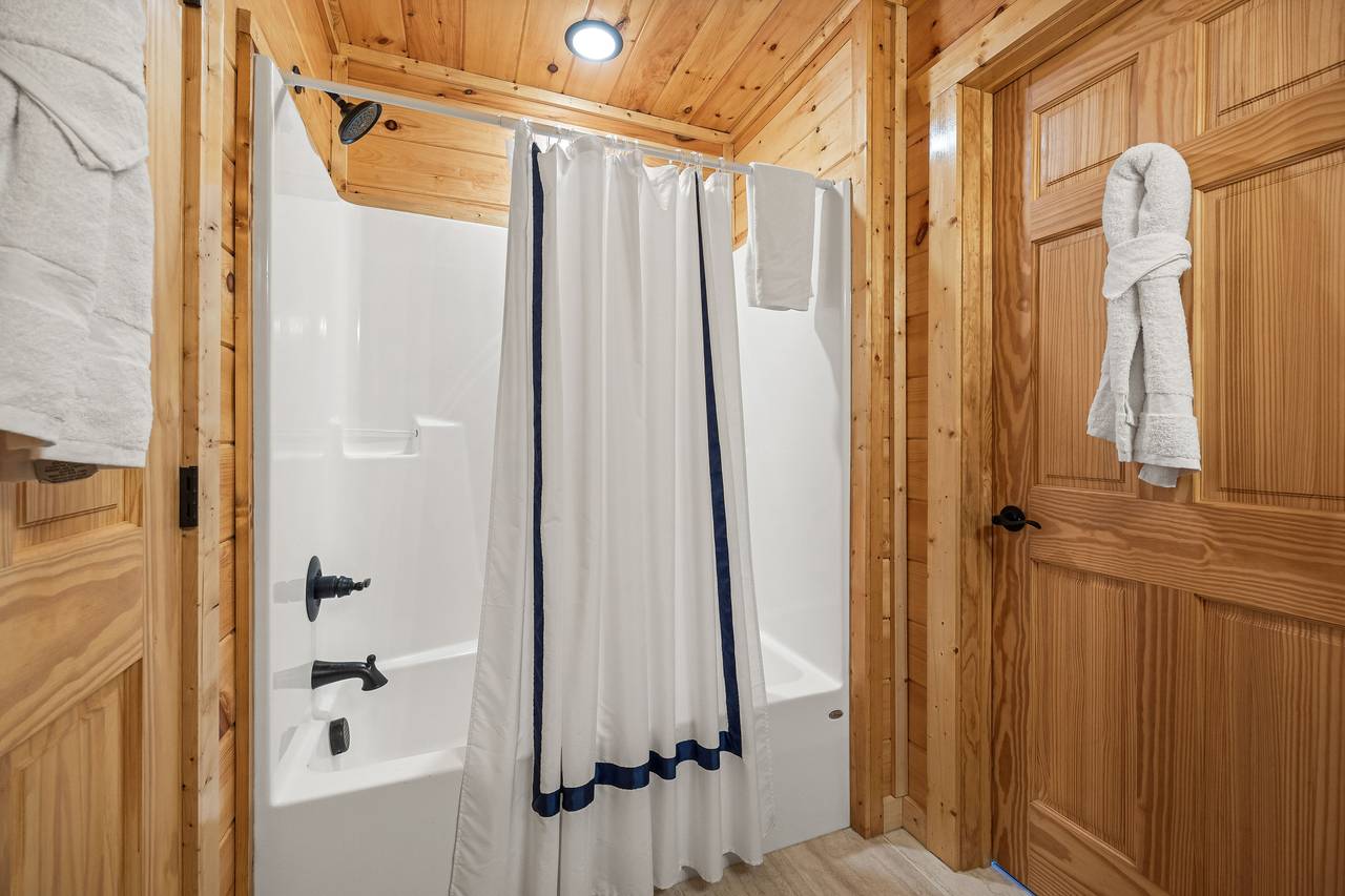 Upper level jock and jill full bath with tub/shower combo Upper level jock and jill full bath with tub/shower combo