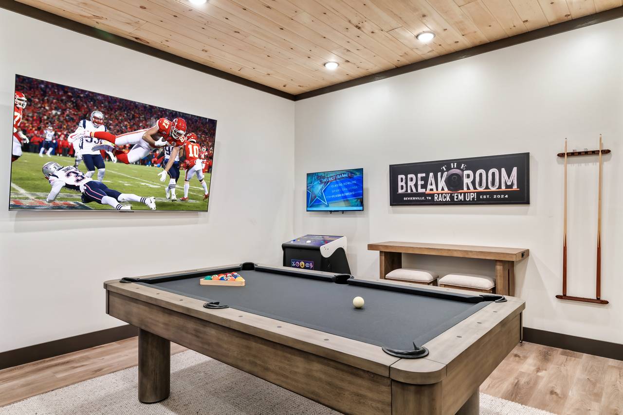Gameroom: Pool Table, Golden Tee, Multi-Cade, & Air Hockey Gameroom: Pool Table, Golden Tee, Multi-Cade, & Air Hockey