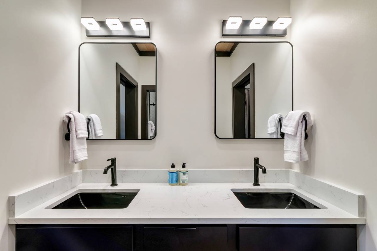 Upper level full bath with standing shower Upper level full bath with standing shower
